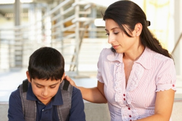 Ba mẹ nên làm gì khi trẻ vị thành niên có biểu hiện tâm lý tiêu cực?