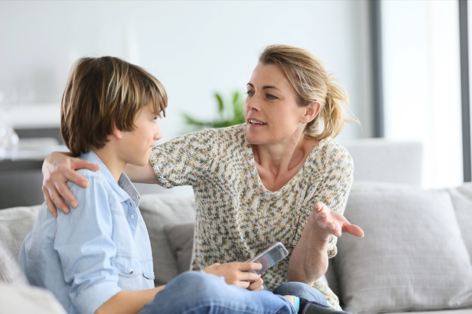 Cha mẹ nên trò chuyện với con những vấn đề gì ở tuổi vị thành niên?